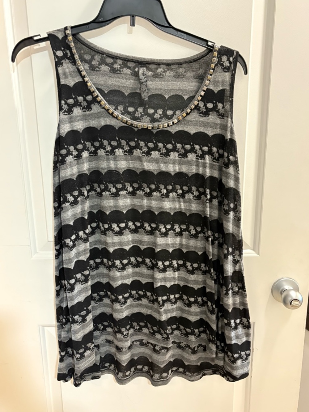Black and Gray Sleeveless Skull Print Tank Top